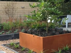 Adezz / Firkantede eksklusive rust krukker - plantekummer / Med Bund