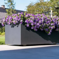 Aflange store plantekummer i glasfiber / polyester med hjul - 4 str.