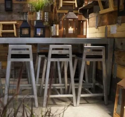 Barbord i galvaniseret jern med betonfliser og hjul