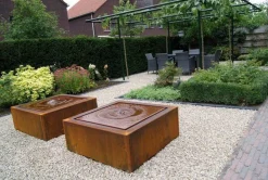 Corten Vandfontæne - Firkantet Vandkunst i rust med LED lys