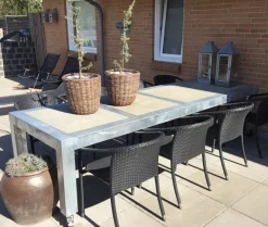 Galvaniseret havebord / spisebord med betonfliser og hjul
