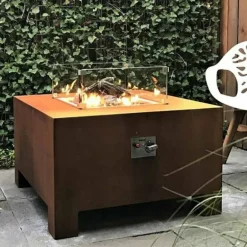 Ildbord i corten stål med brænder og glasskærm