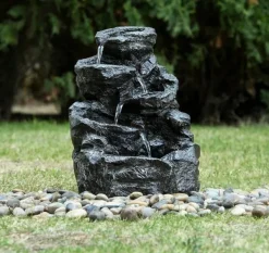 Lille Vandfontæne med vandfald og lys