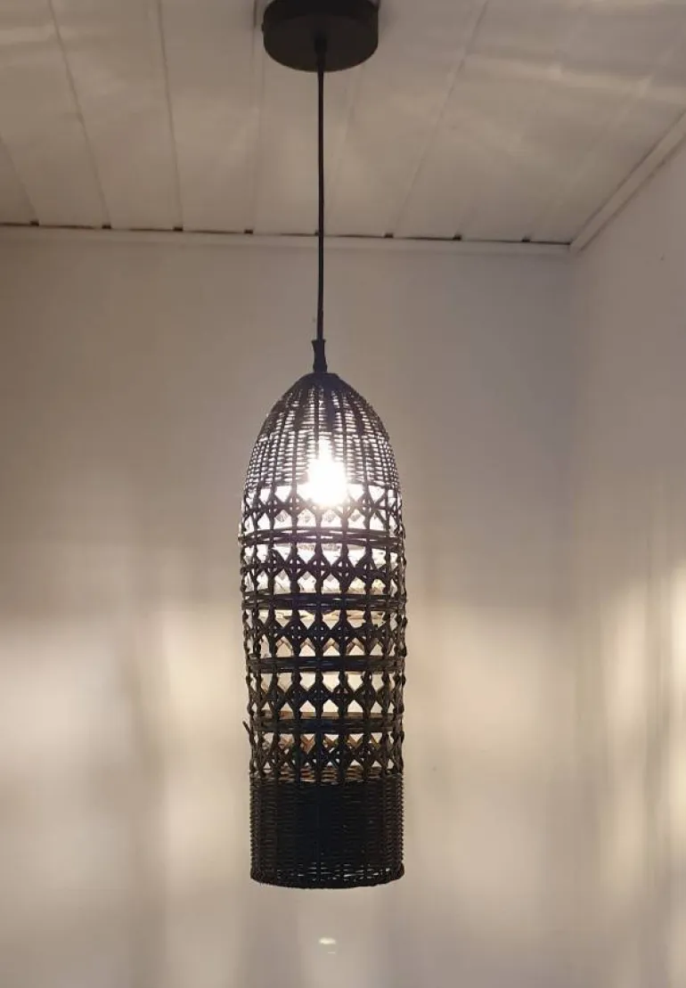 Lodge hængelampe i sort pil / rattan