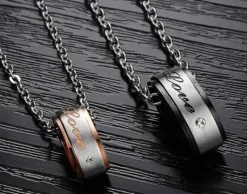 LOVE - Halskæder til par