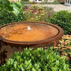 Runde lave cortenstål vandfontæner i rust med LED lys - H.40cm