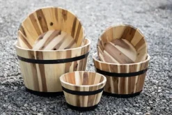 Runde trækrukker / træbaljer med bånd - akacietræ