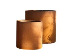 Runde udendørs krukker med rust