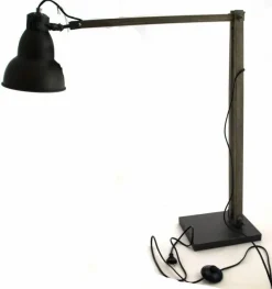 Rustik gulvlampe i træ