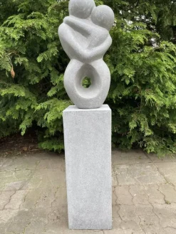 Soulmate havefigur med sokkel - 97cm - Grå Terrazzo