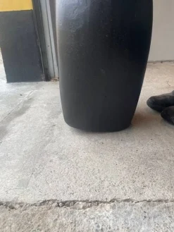 Soulmate haveskulptur i sort Terrazzo 92cm / OUTLET