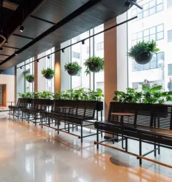 Stor ampel / hængekrukke i sort polystone - ø.46cm