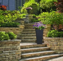 Stor konisk krukke i genanvendt gummi - H.51 + H.71 + H.90cm