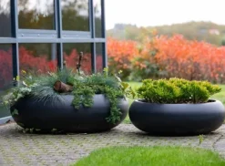 Store runde sorte bowler / lave krukker i fiberstone