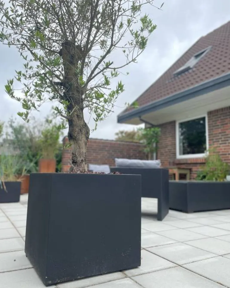 Store Sorte + Grå krukker - Firkantede plantekummer - Udendørs