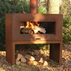 Udendørs pejs / brændeovn i rust