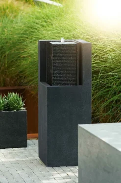 Vandskulptur i granitlook med lys - sort eller grå - 88cm